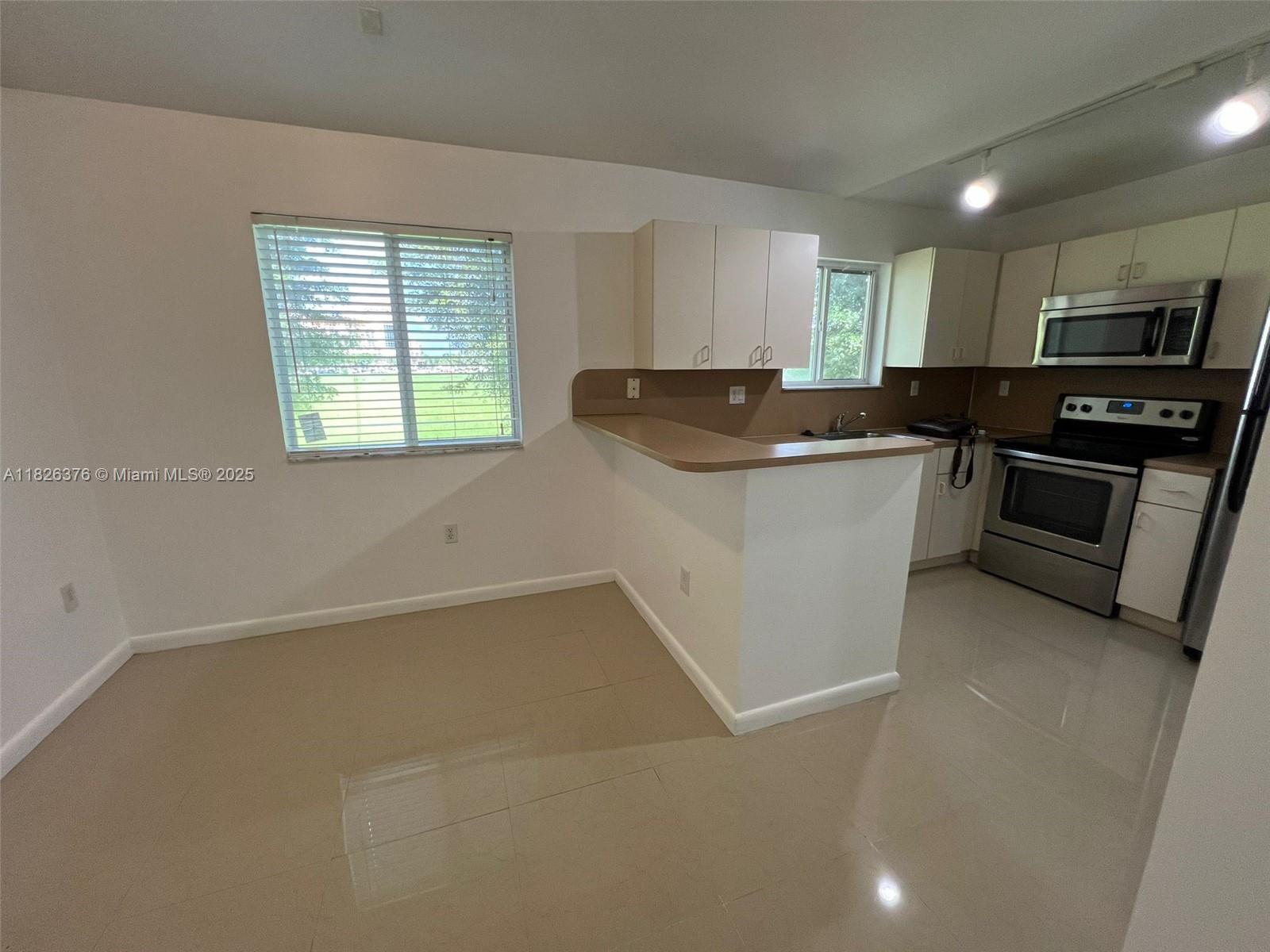 MONTEREY AT MALIBU BAY CO - Residential Lease