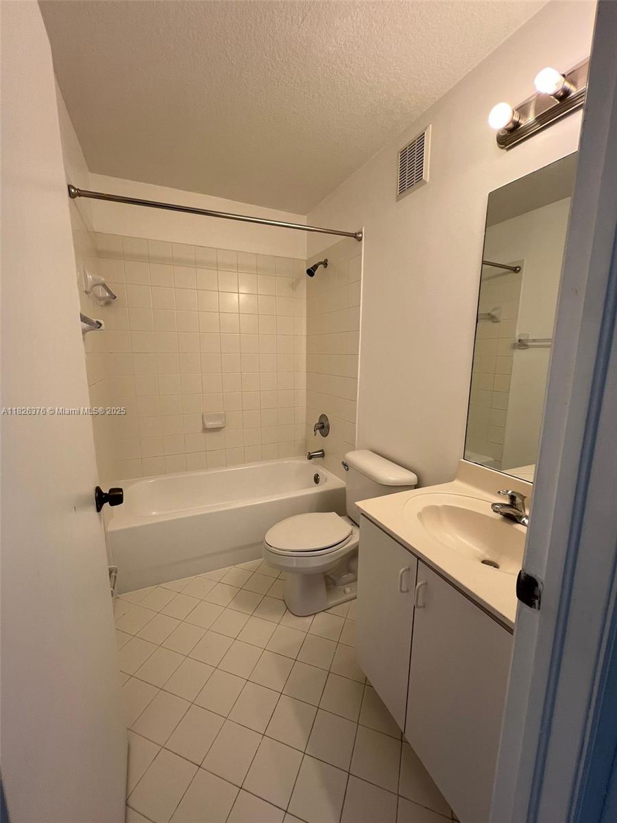 MONTEREY AT MALIBU BAY CO - Residential Lease