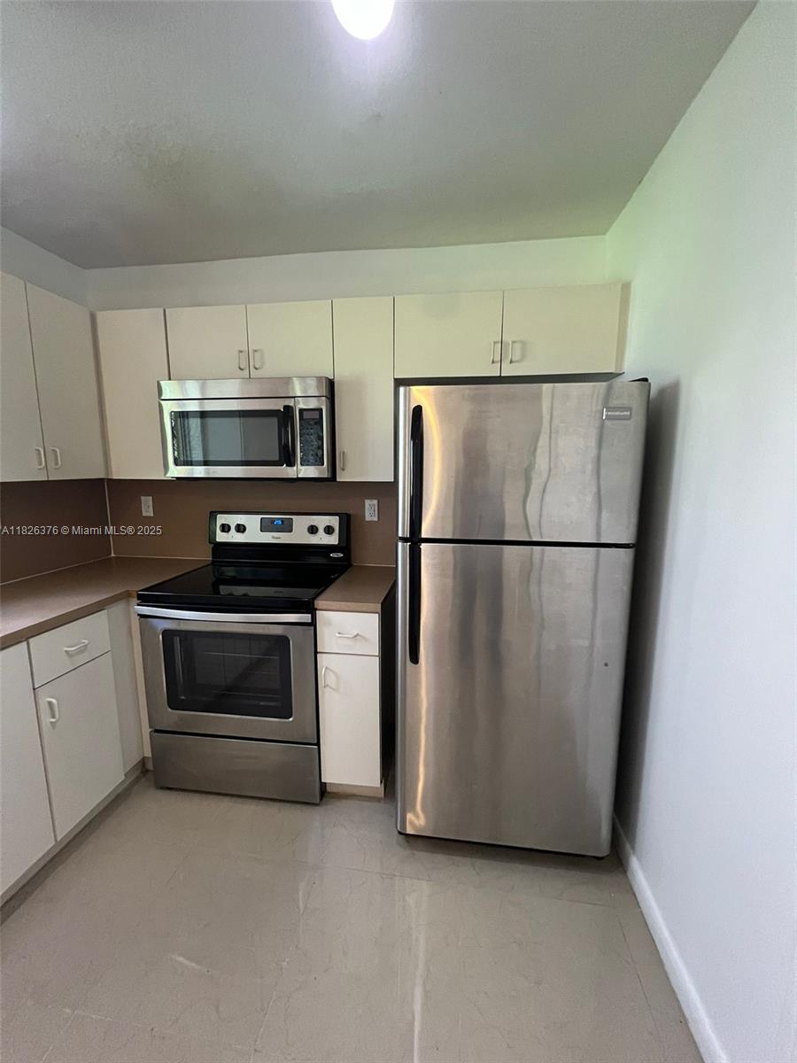 MONTEREY AT MALIBU BAY CO - Residential Lease