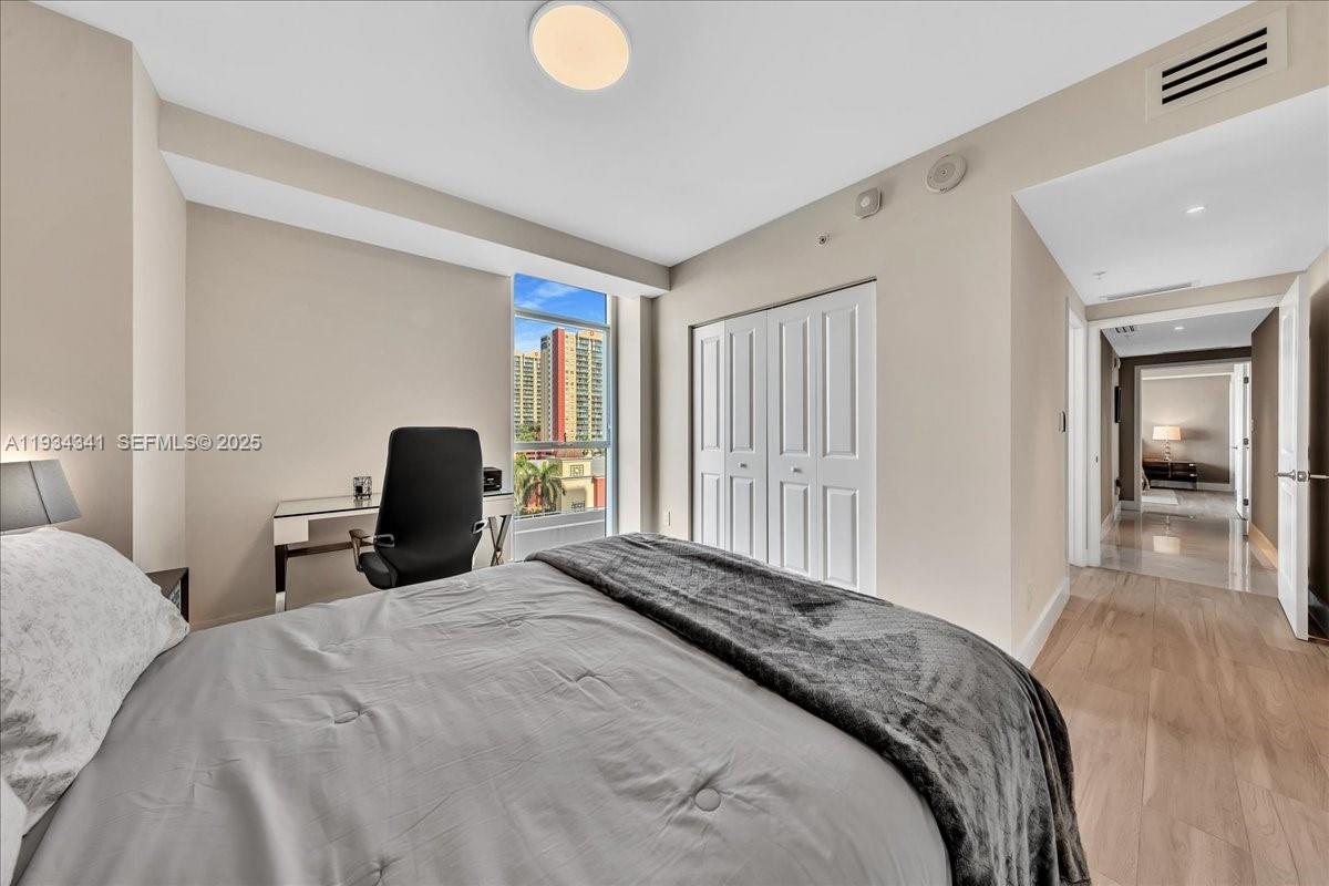 400 SUNNY ISLES CONDO EAS - Residential