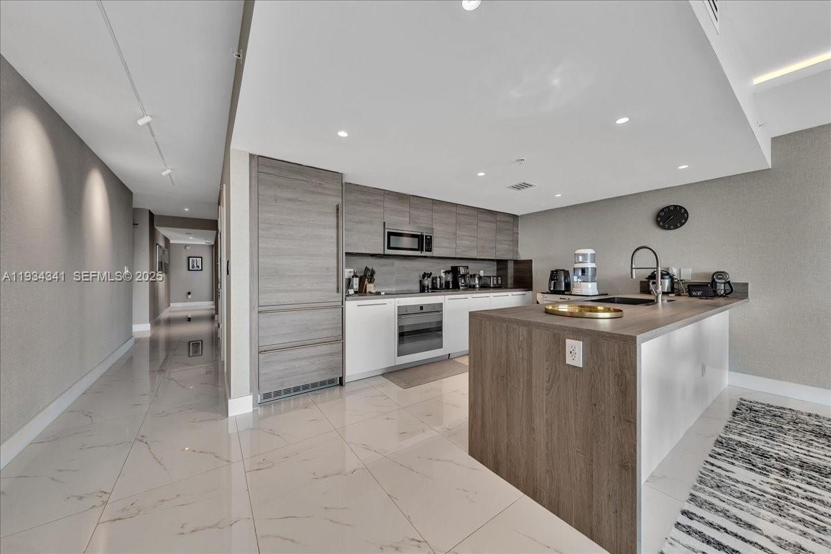 400 SUNNY ISLES CONDO EAS - Residential