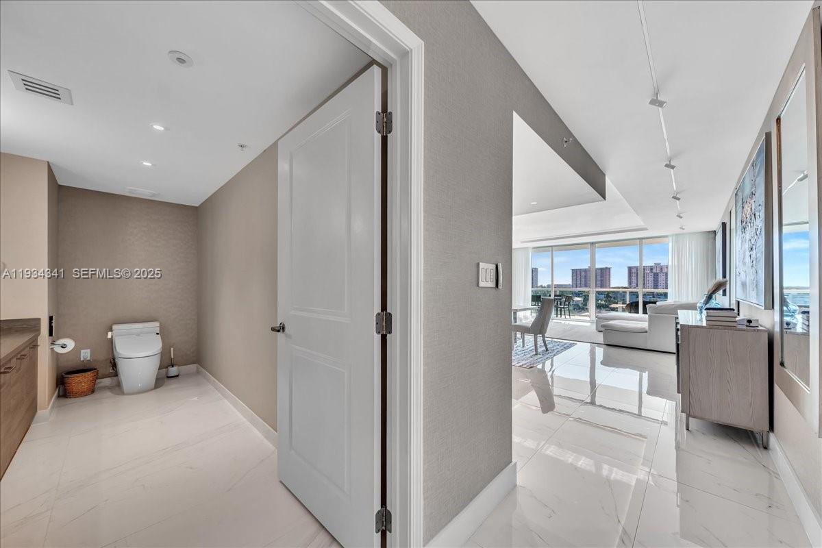 400 SUNNY ISLES CONDO EAS - Residential
