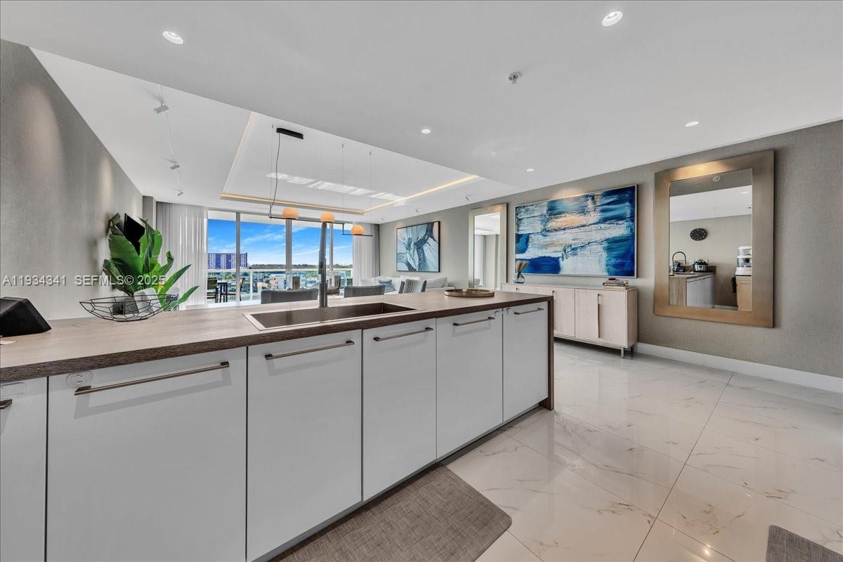 400 SUNNY ISLES CONDO EAS - Residential