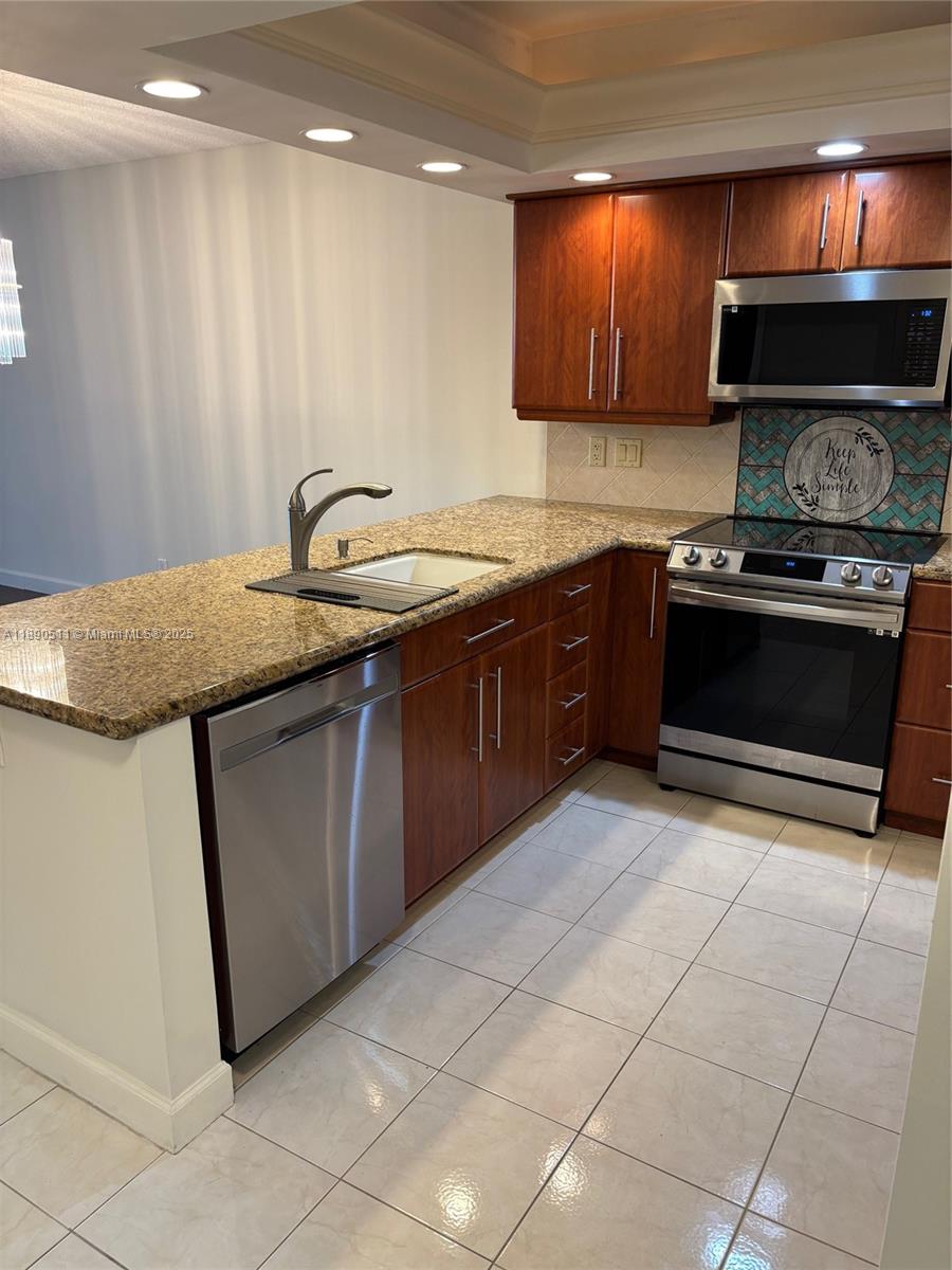 NO 114 PALM-AIRE COUNTRY - Residential Lease