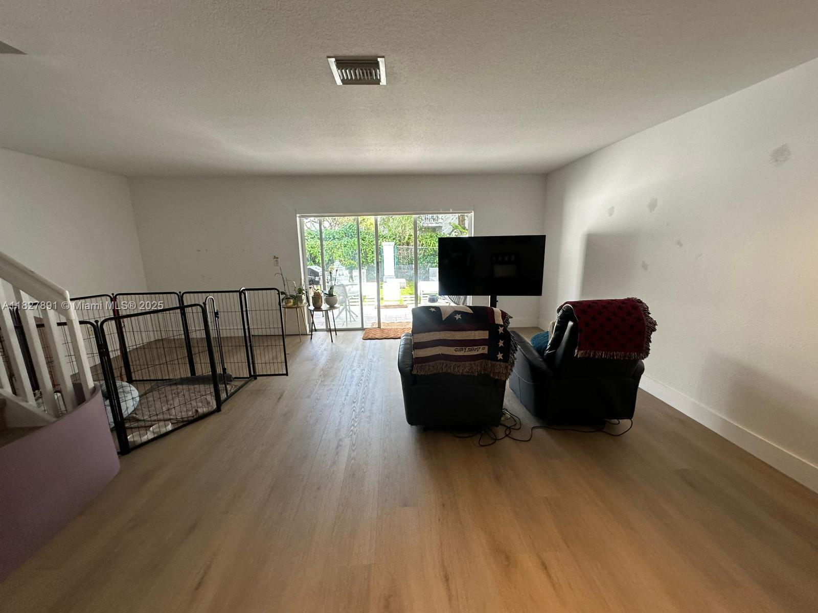 DIMENSIONS AT DORAL - Residential Lease