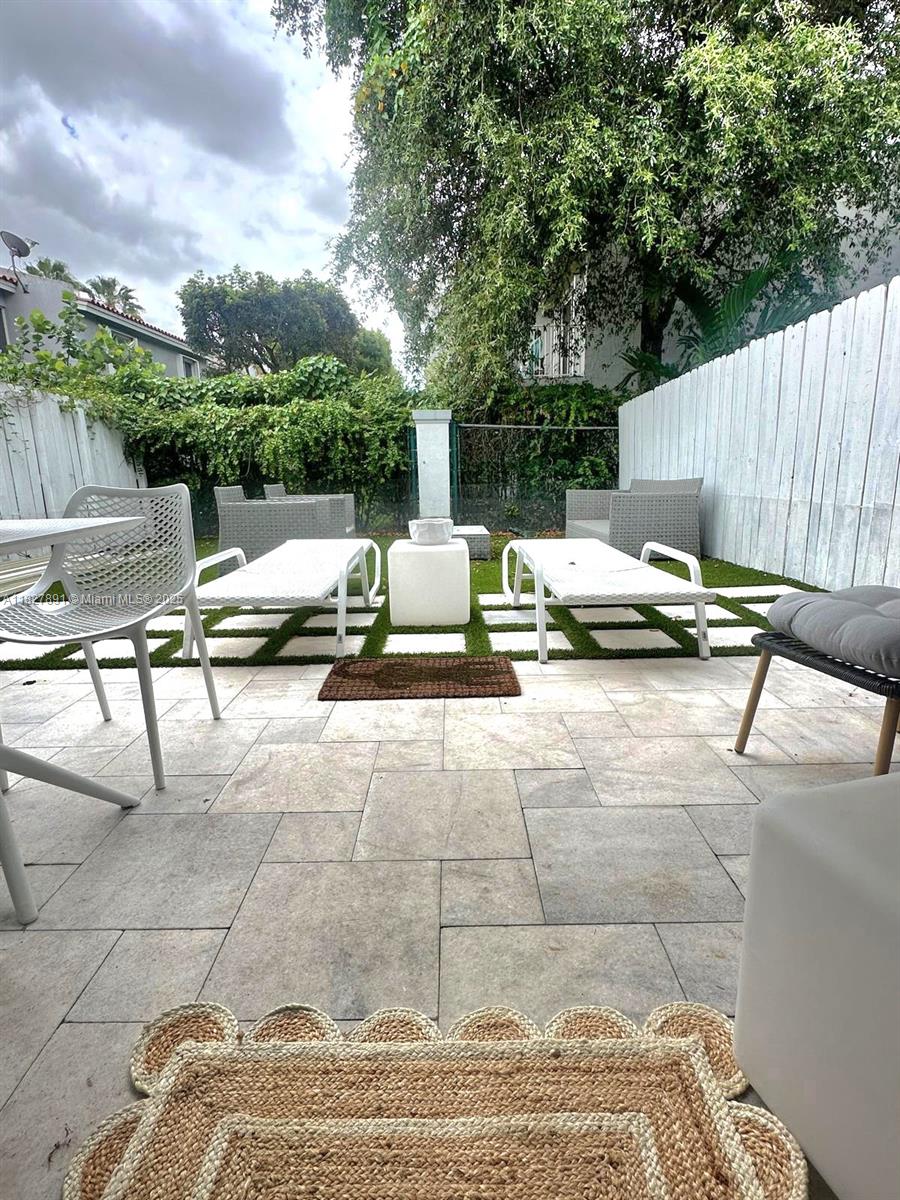 DIMENSIONS AT DORAL - Residential Lease