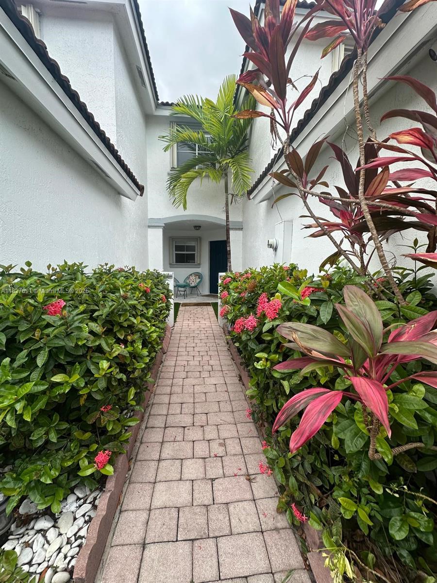 DIMENSIONS AT DORAL - Residential Lease