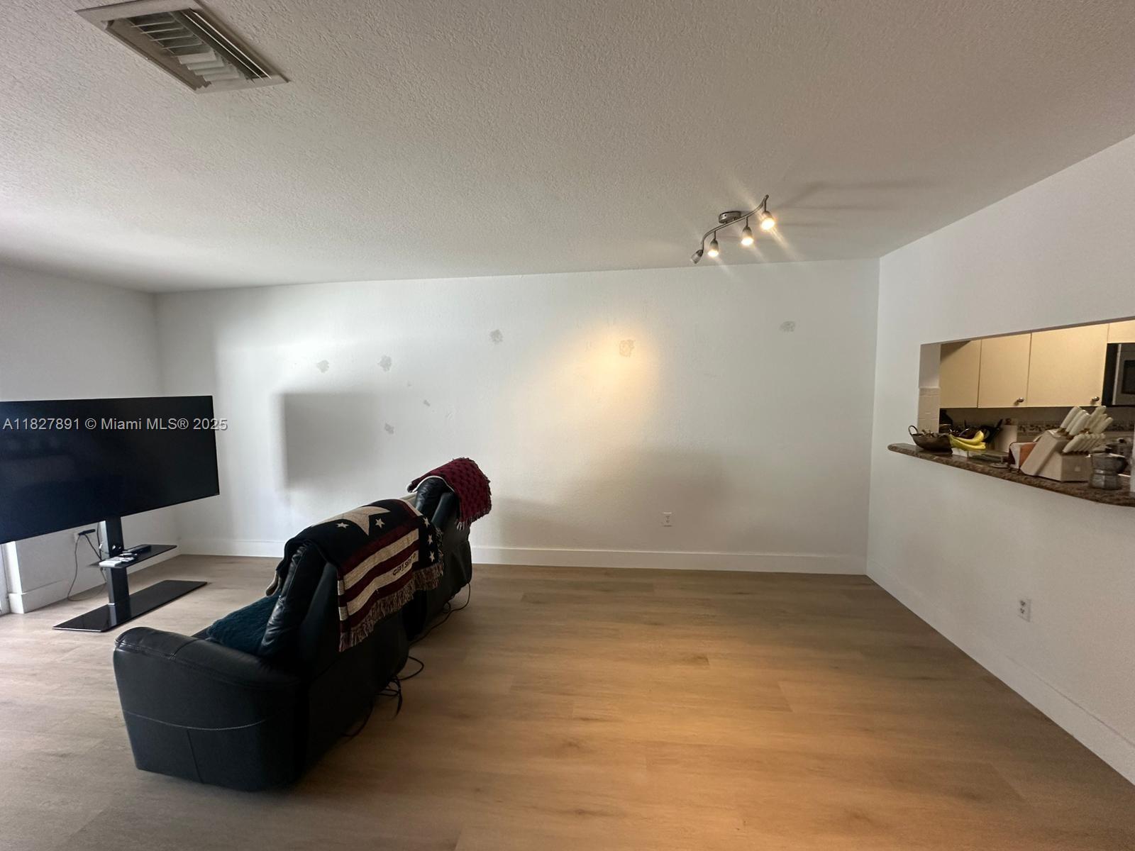 DIMENSIONS AT DORAL - Residential Lease