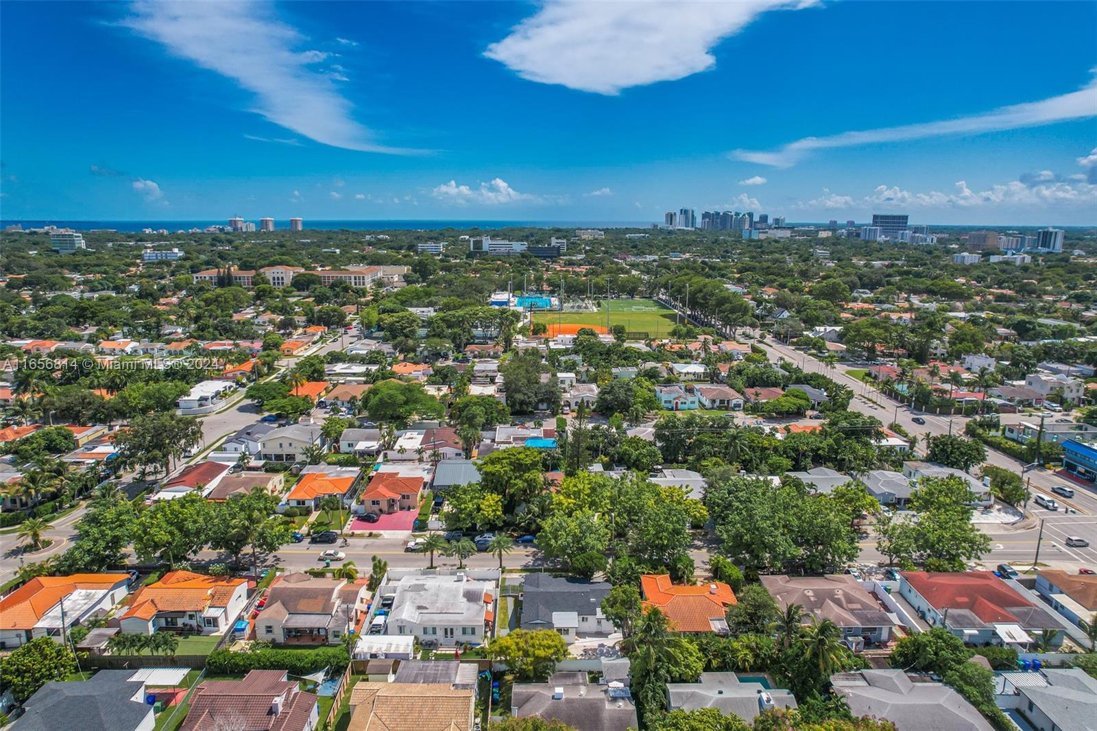 TROPICAL MANOR - Residential