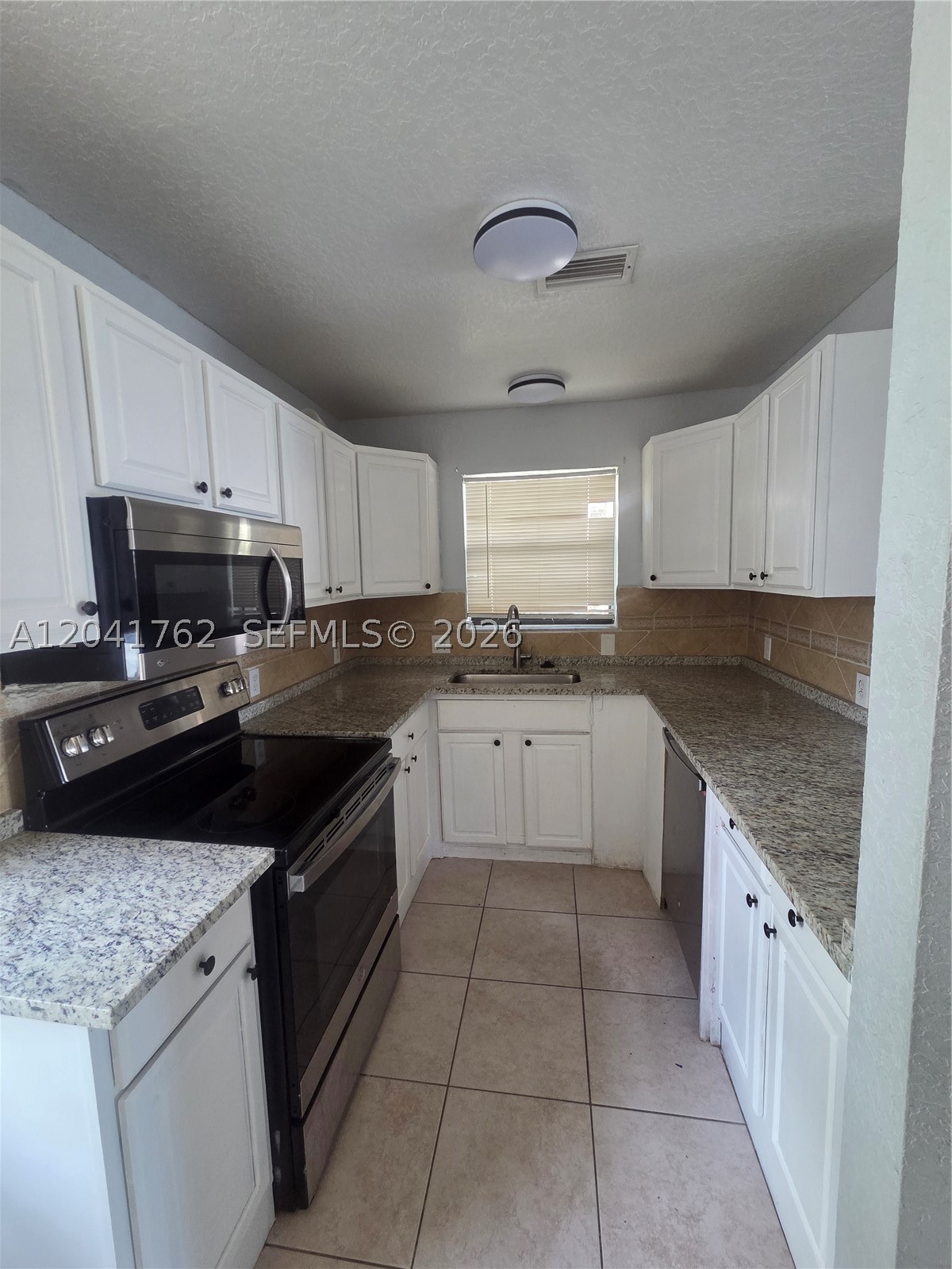 CORAL MANOR APARTMENT SIT - Residential Lease
