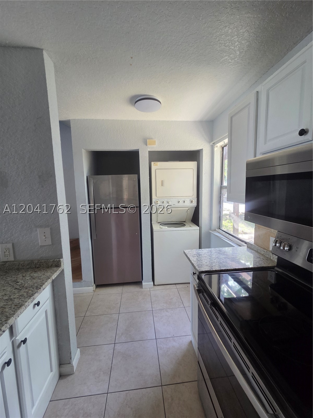 CORAL MANOR APARTMENT SIT - Residential Lease