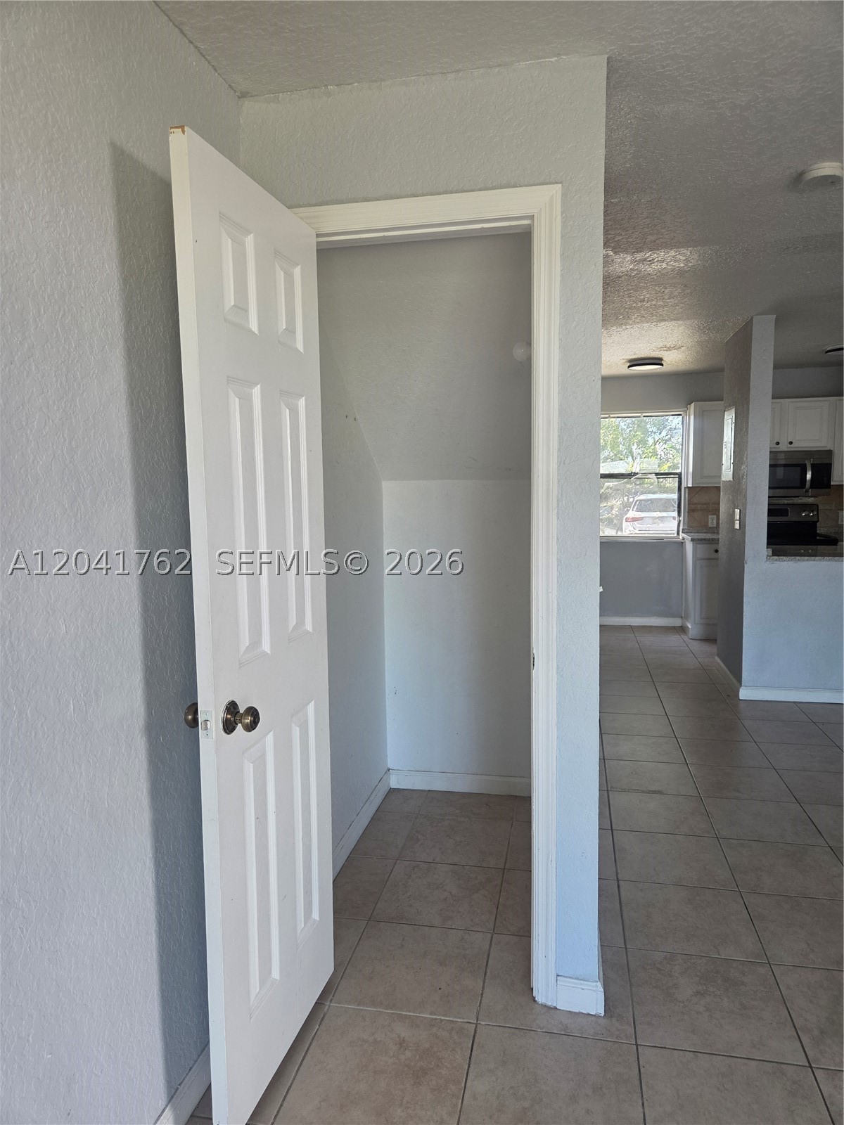 CORAL MANOR APARTMENT SIT - Residential Lease