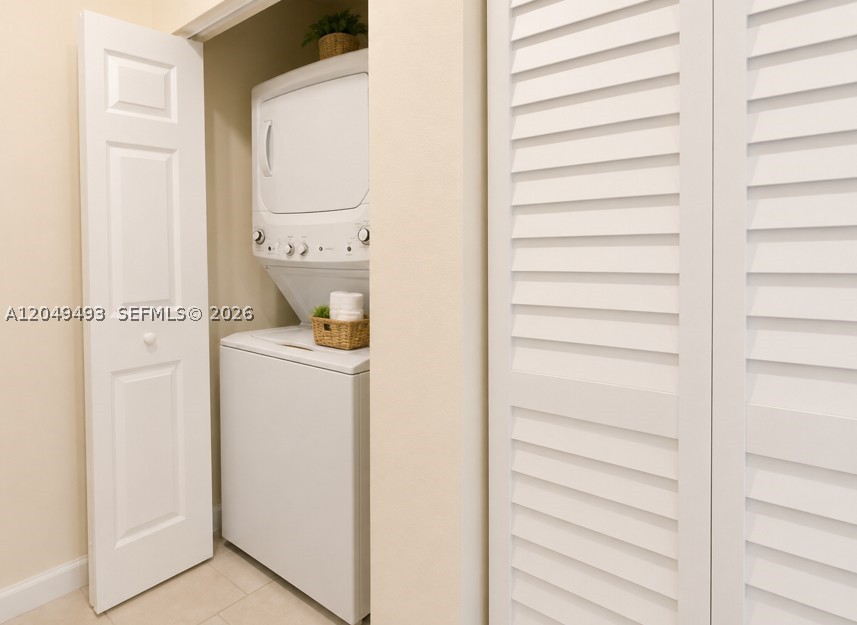 KENDALL COMMONS RESIDENTI - Residential Lease