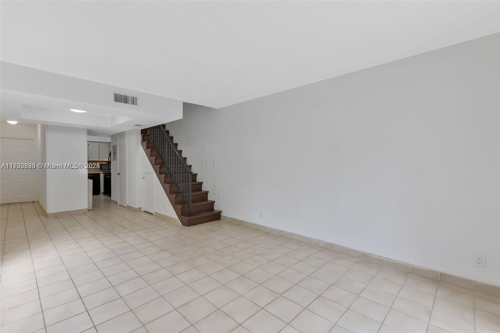 DAVIE HEIGHTS EXTENSION - Residential Lease