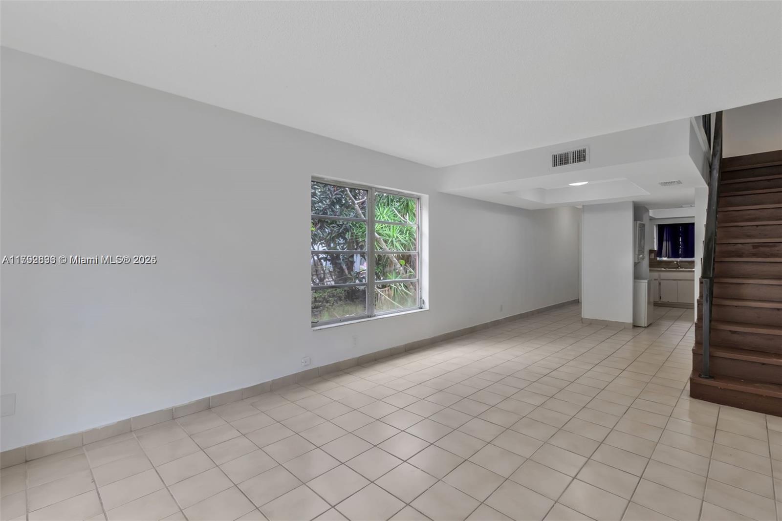 DAVIE HEIGHTS EXTENSION - Residential Lease
