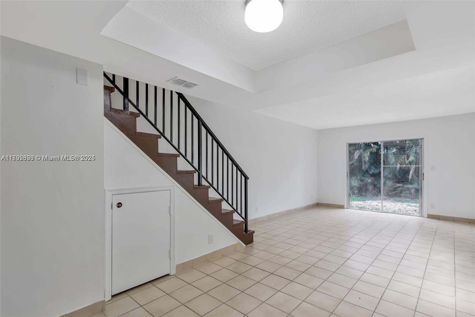 DAVIE HEIGHTS EXTENSION - Residential Lease