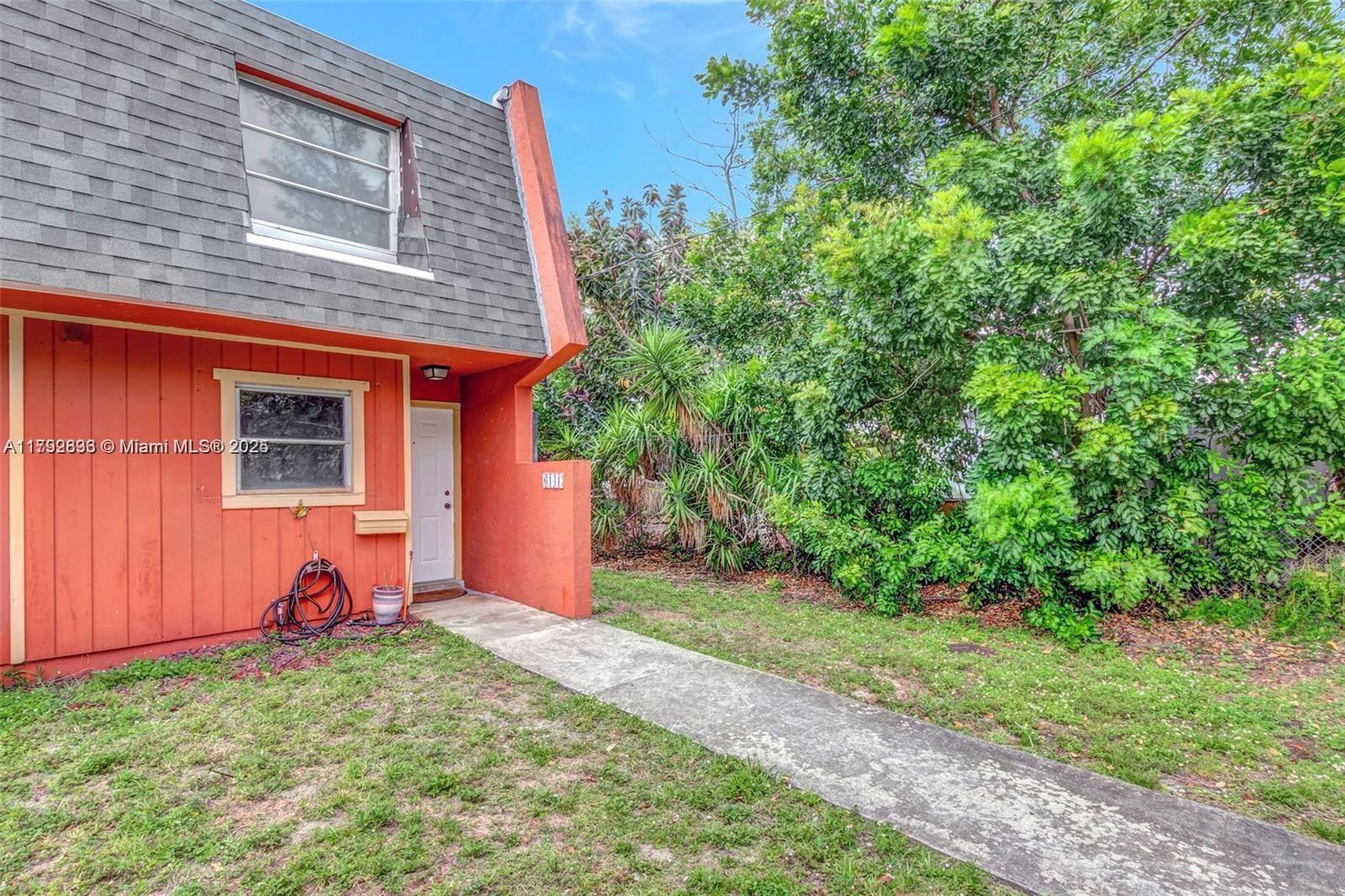 DAVIE HEIGHTS EXTENSION - Residential Lease