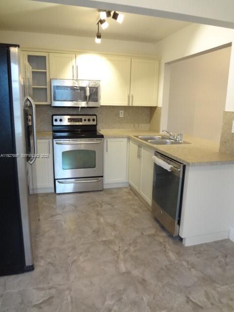 MONTEREY VILLAGE-TWO COND - Residential