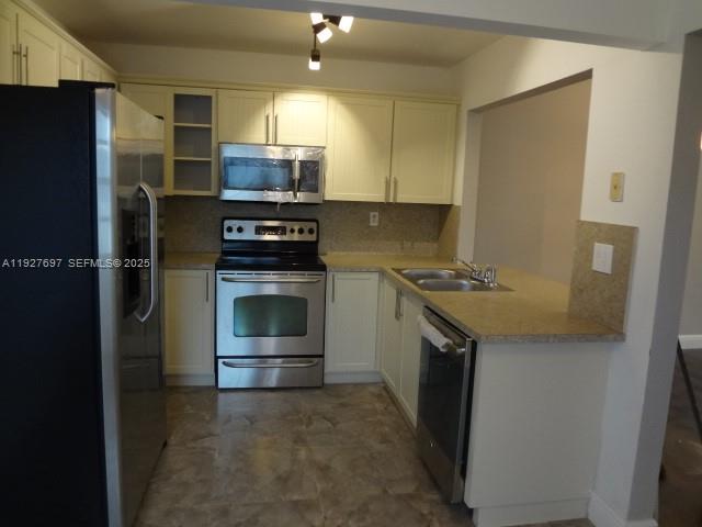 MONTEREY VILLAGE-TWO COND - Residential