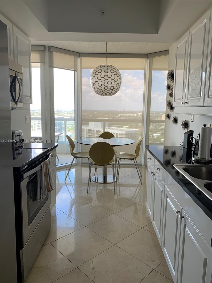 SOUTH TOWER AT THE POINT - Residential