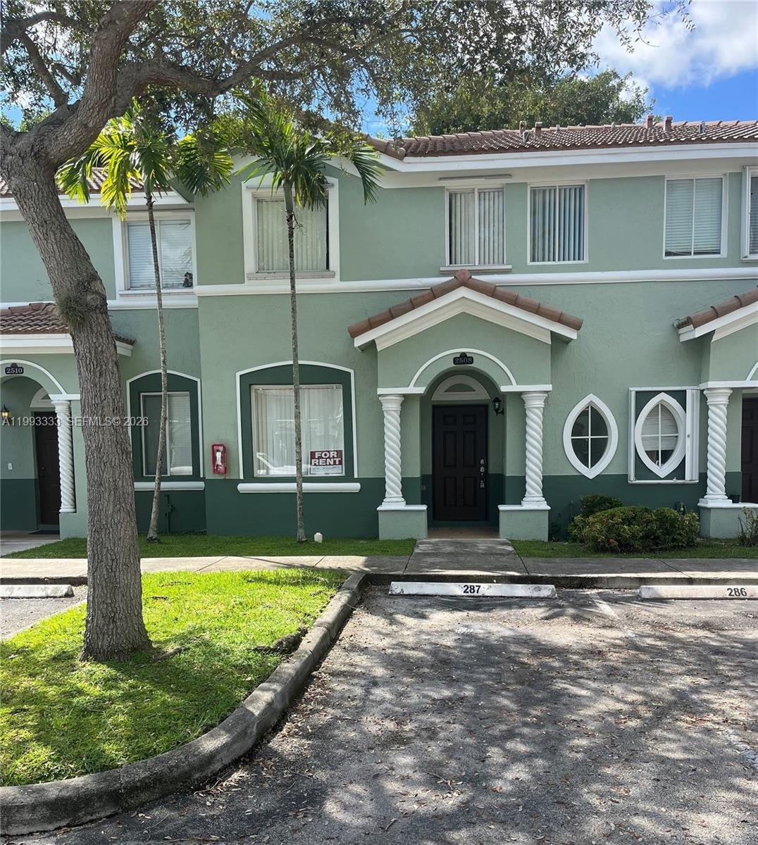Beautiful townhome in gated neighborhood. Spacious fenced in yard with Astroturf. Renovated granite kitchen with stainless steel appliances. New central AC. Plenty of guest parking in front of unit.. Renovated granite kitchen with stainless steel appliances.  Right across the street from New Publix shopping center. The quietest street in the entire community Two beautiful pools and lakes and fountains. Right up the street from Homestead High School, and less than a mile from Keys Outlet Mall. Home has 1 full bedroom and bathroom on first floor, full size washer and dryer and separate storage area.