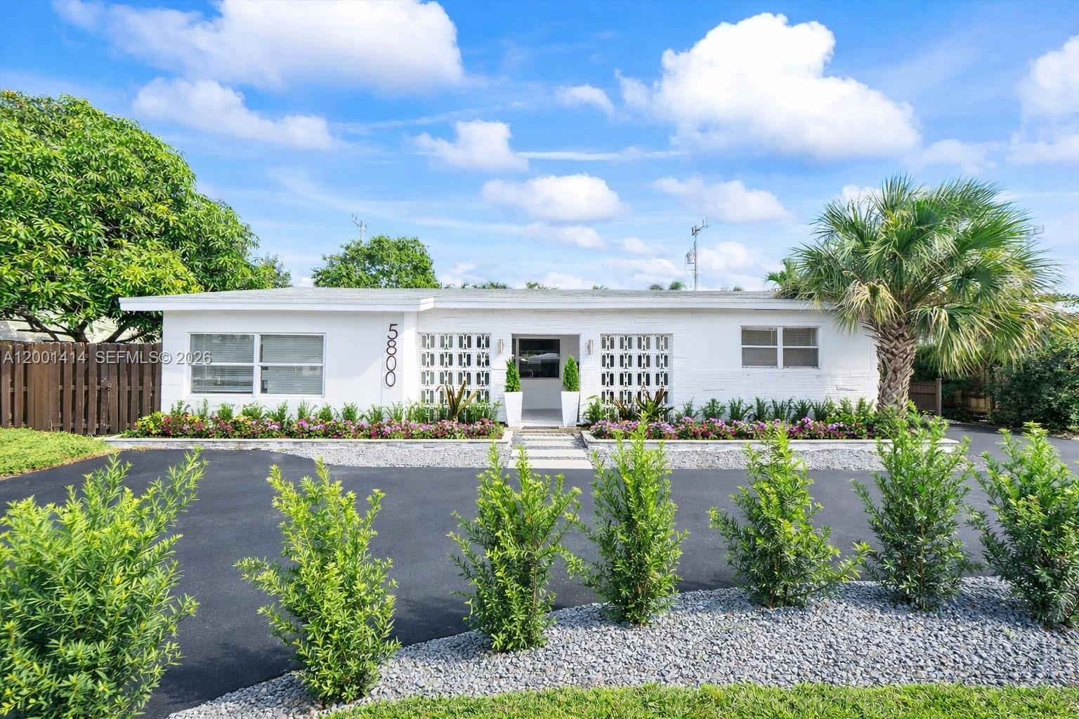 IMPERIAL POINT - Residential