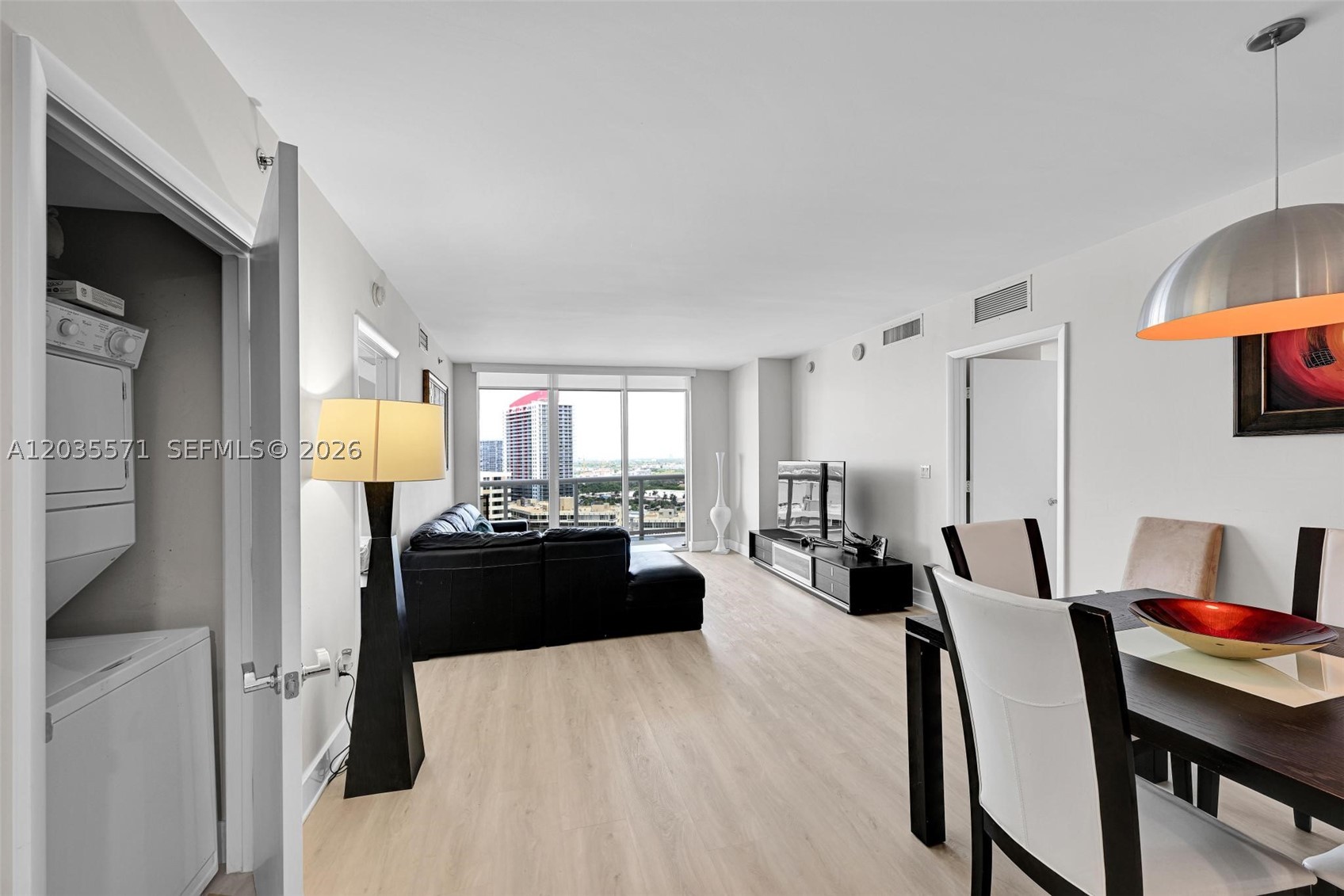 BEACH CLUB CONDO - Residential Lease