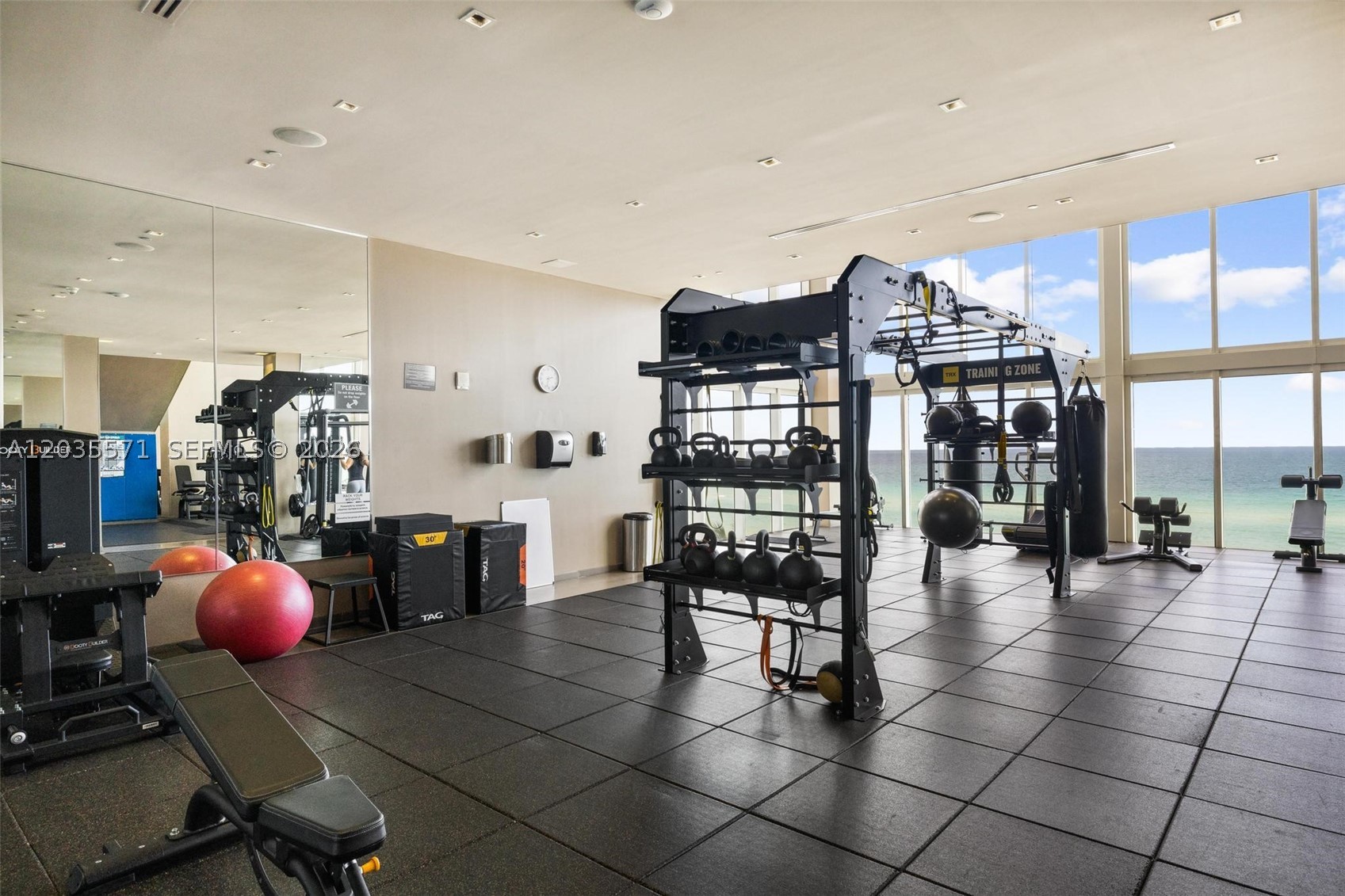 BEACH CLUB CONDO - Residential Lease