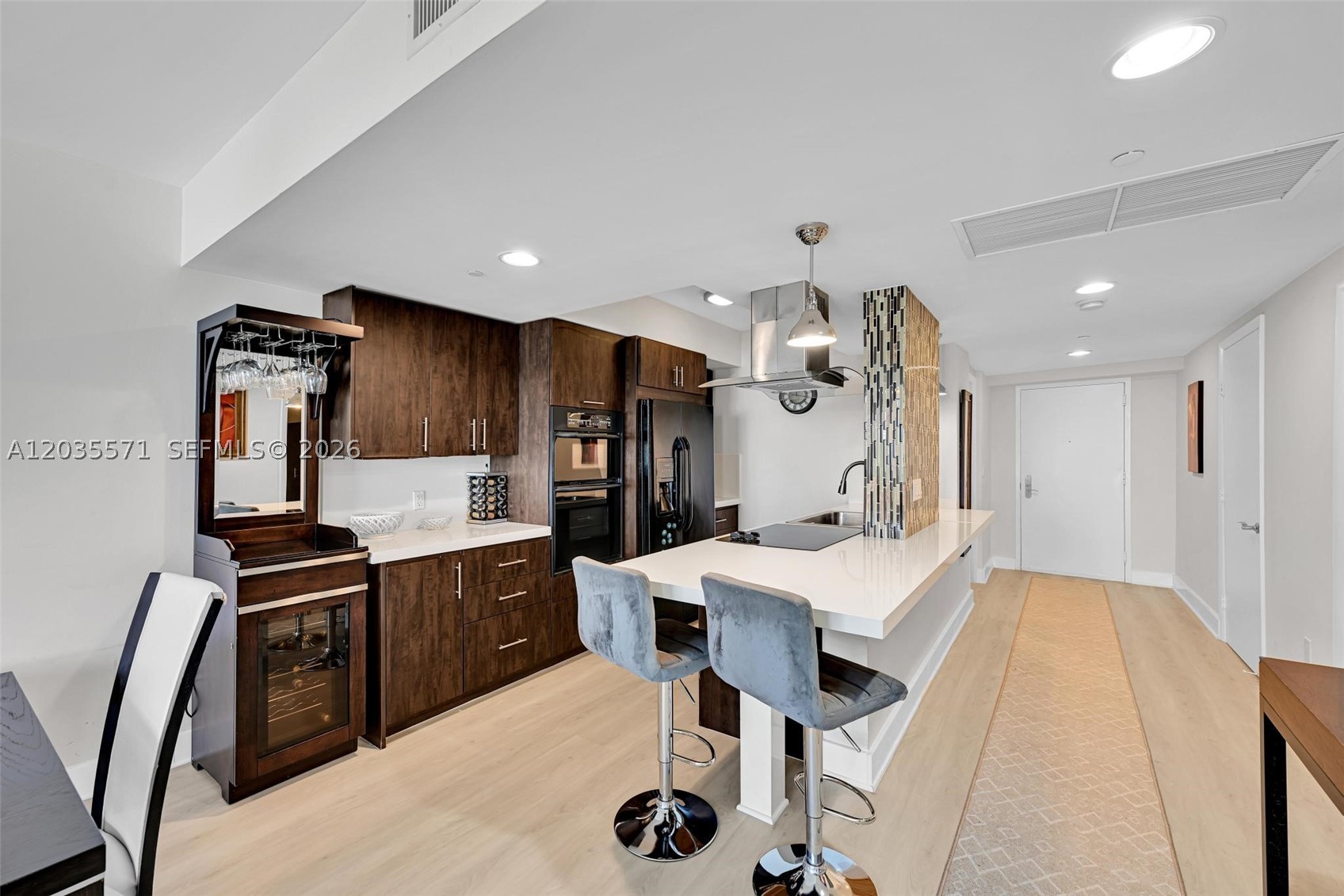 BEACH CLUB CONDO - Residential Lease