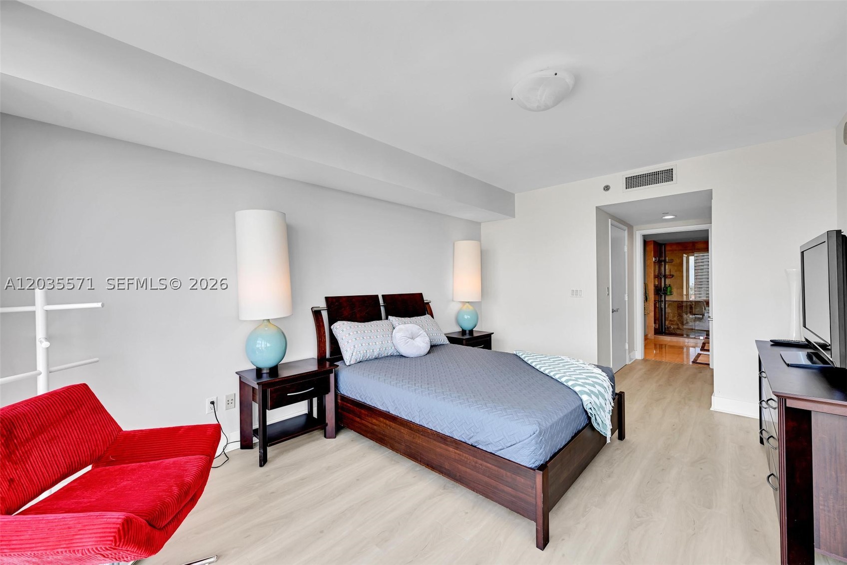 BEACH CLUB CONDO - Residential Lease