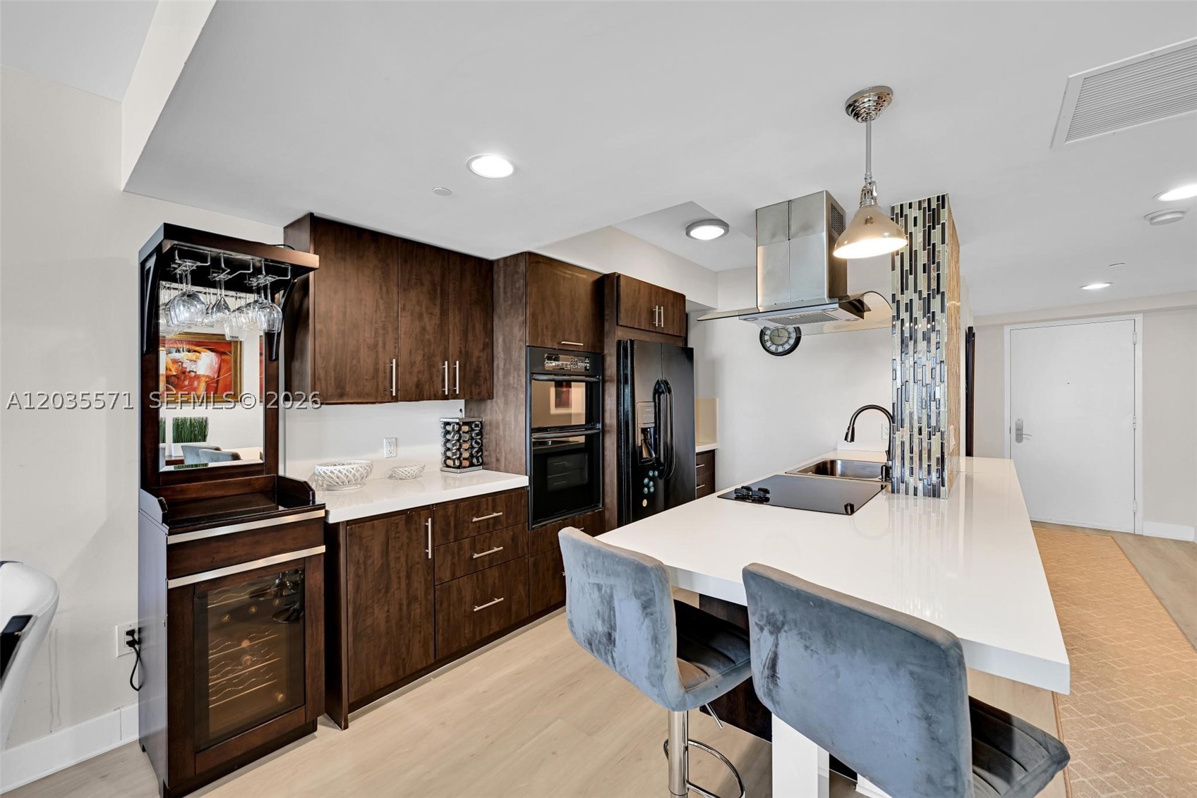 BEACH CLUB CONDO - Residential Lease