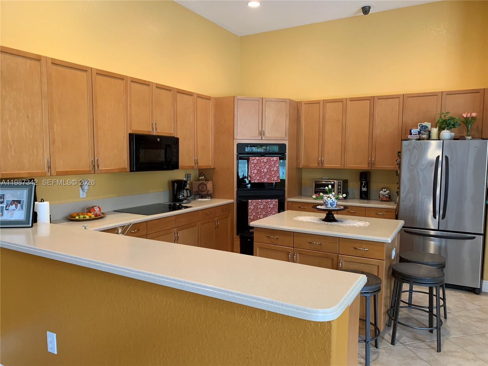 SUNSET LAKES PLAT THREE - Residential