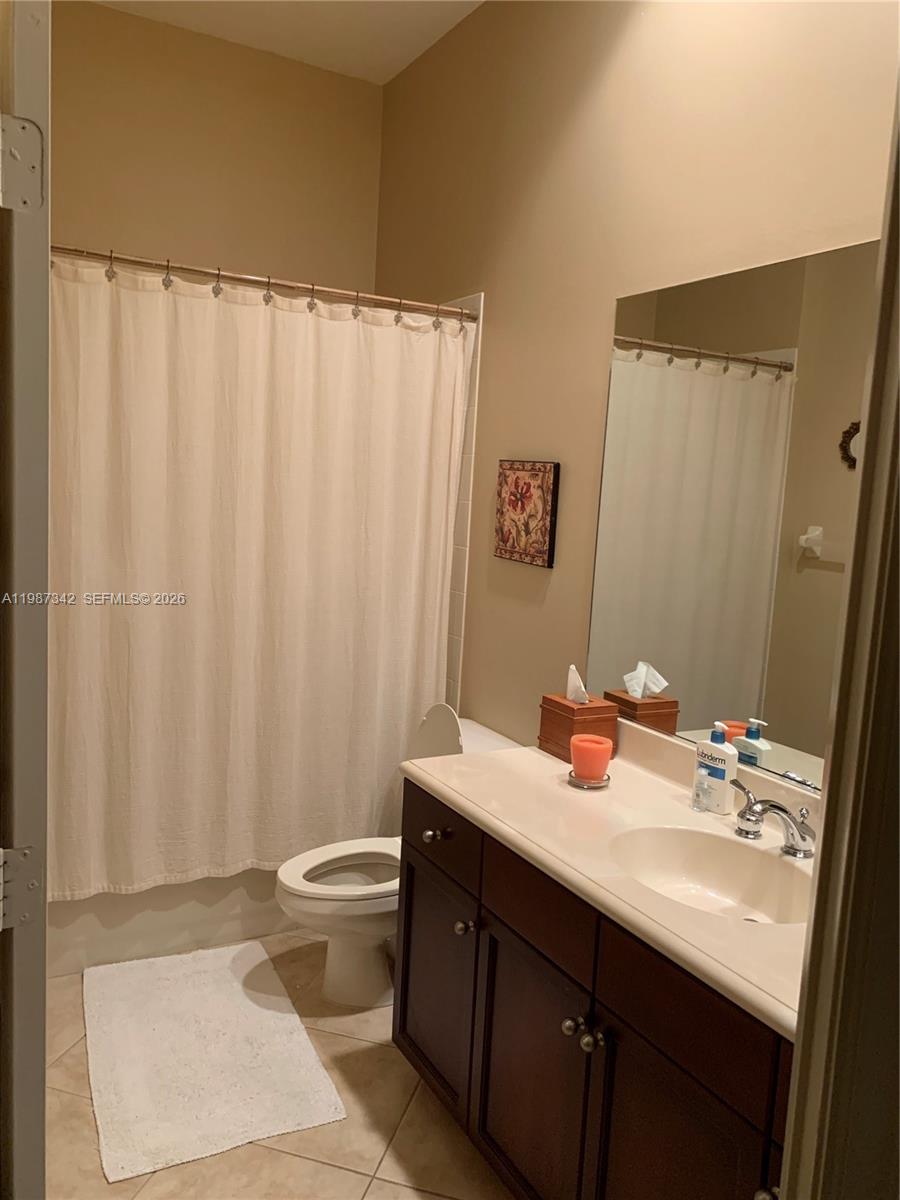 SUNSET LAKES PLAT THREE - Residential