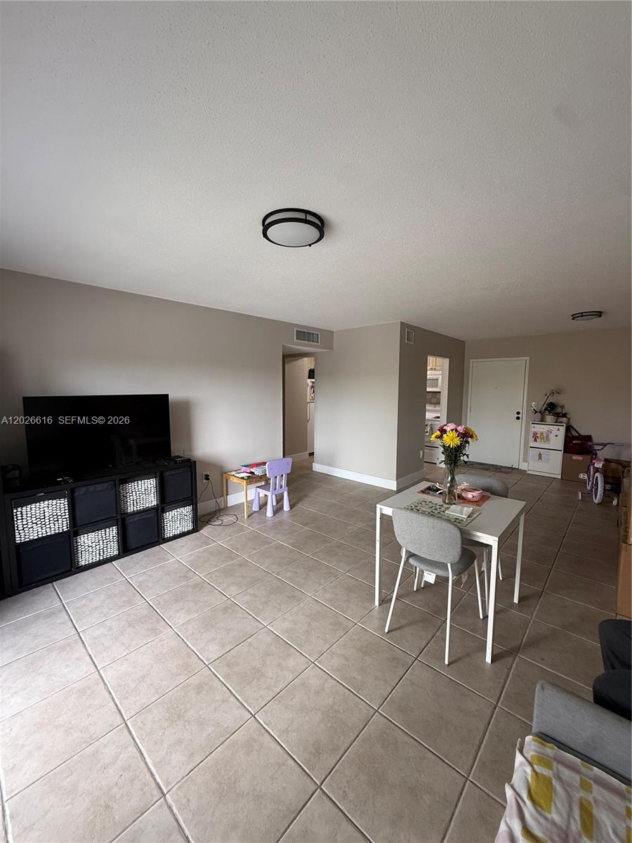 NOB HILL WEST CONDO - Residential Lease