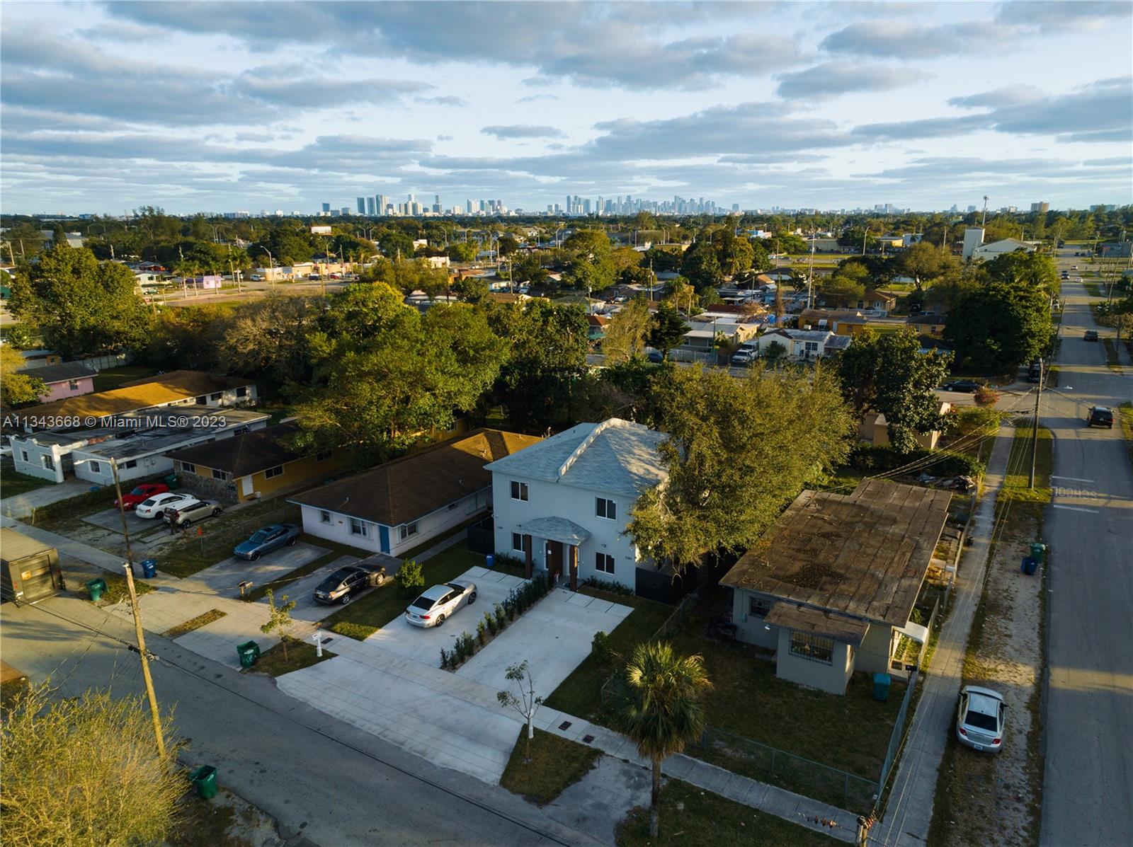W LITTLE RIVER REV - Residential Lease