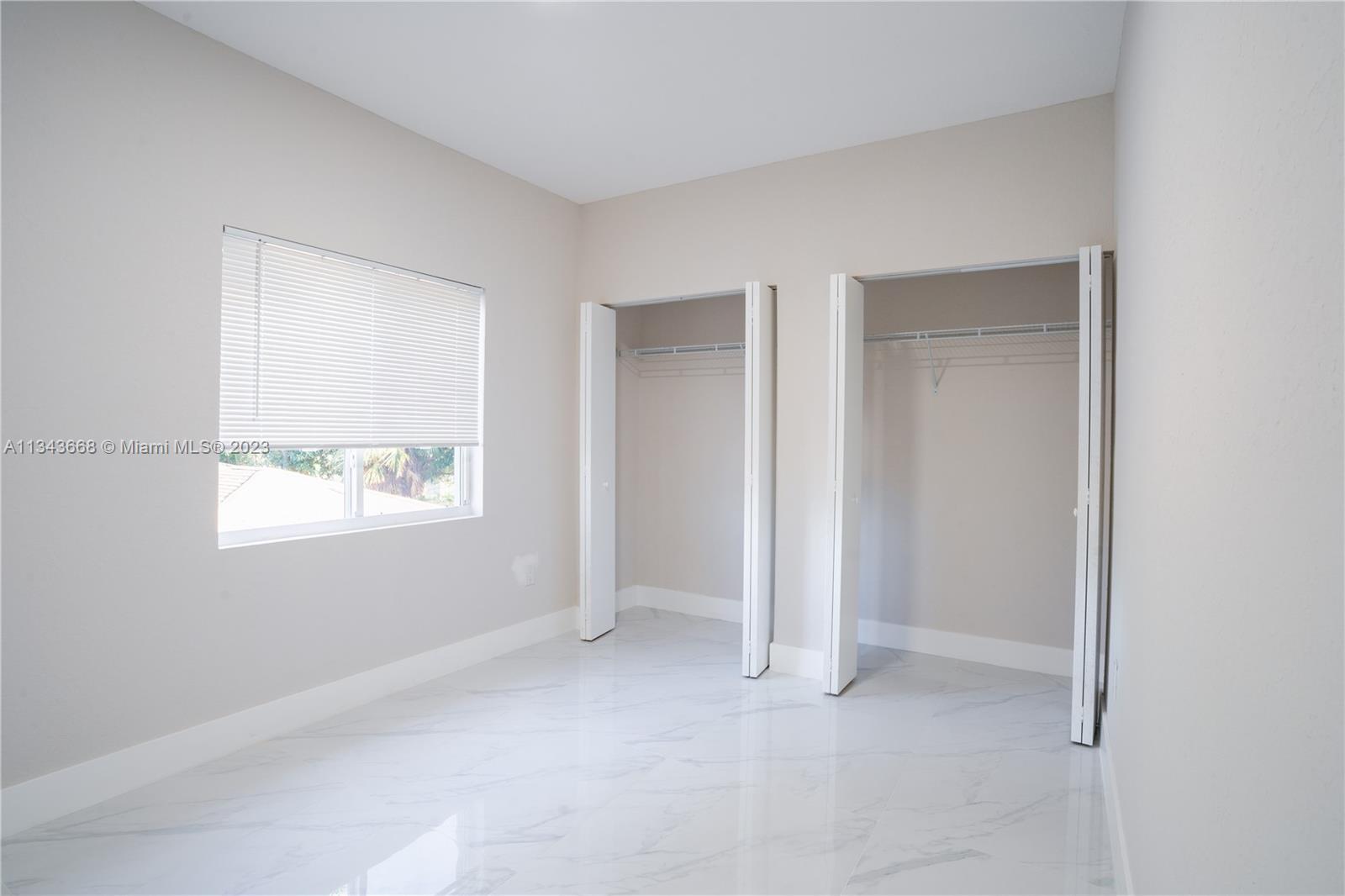 W LITTLE RIVER REV - Residential Lease