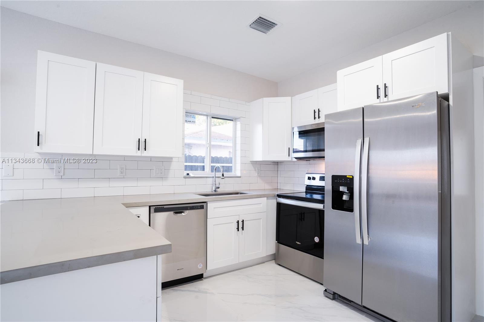 W LITTLE RIVER REV - Residential Lease