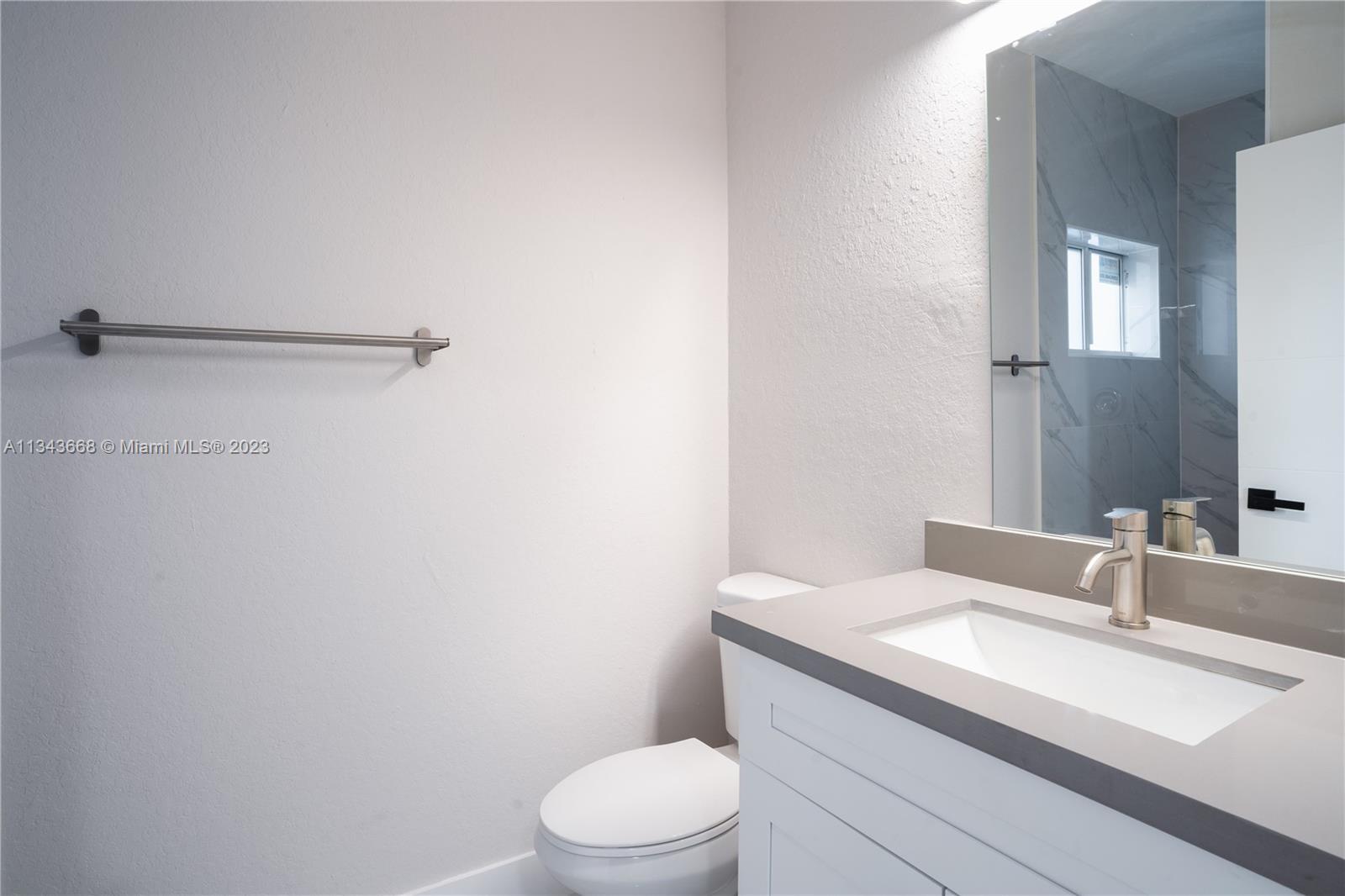 W LITTLE RIVER REV - Residential Lease