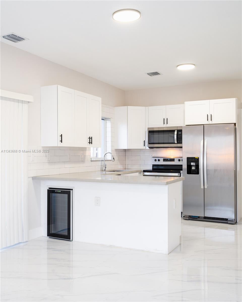 W LITTLE RIVER REV - Residential Lease