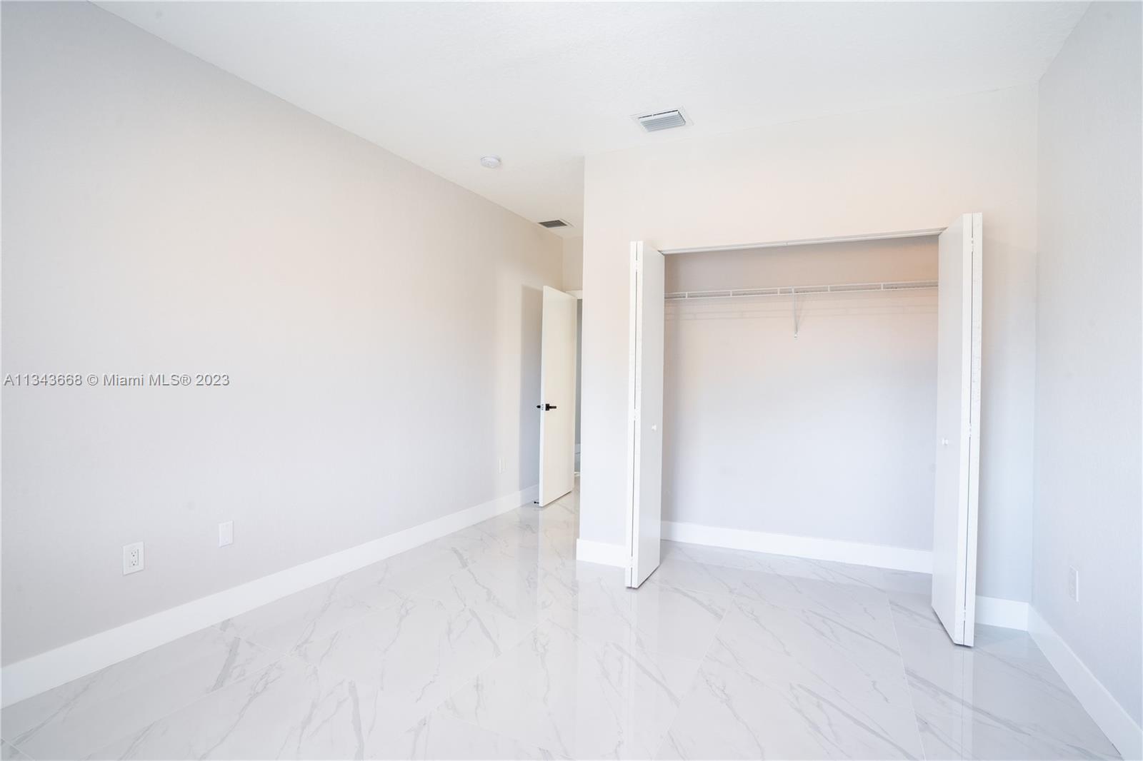 W LITTLE RIVER REV - Residential Lease