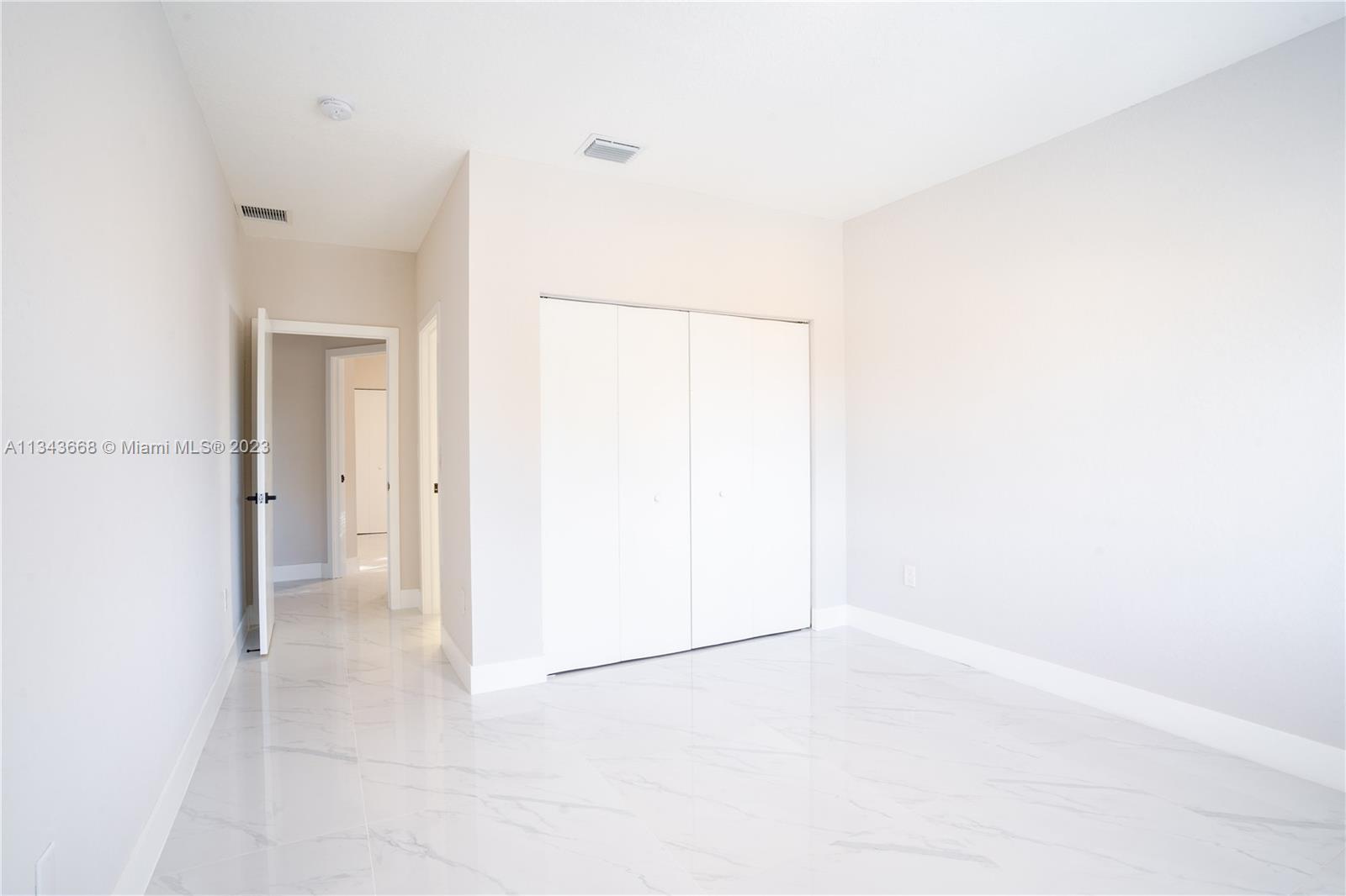 W LITTLE RIVER REV - Residential Lease