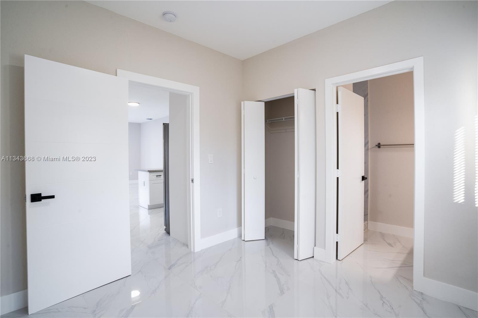W LITTLE RIVER REV - Residential Lease