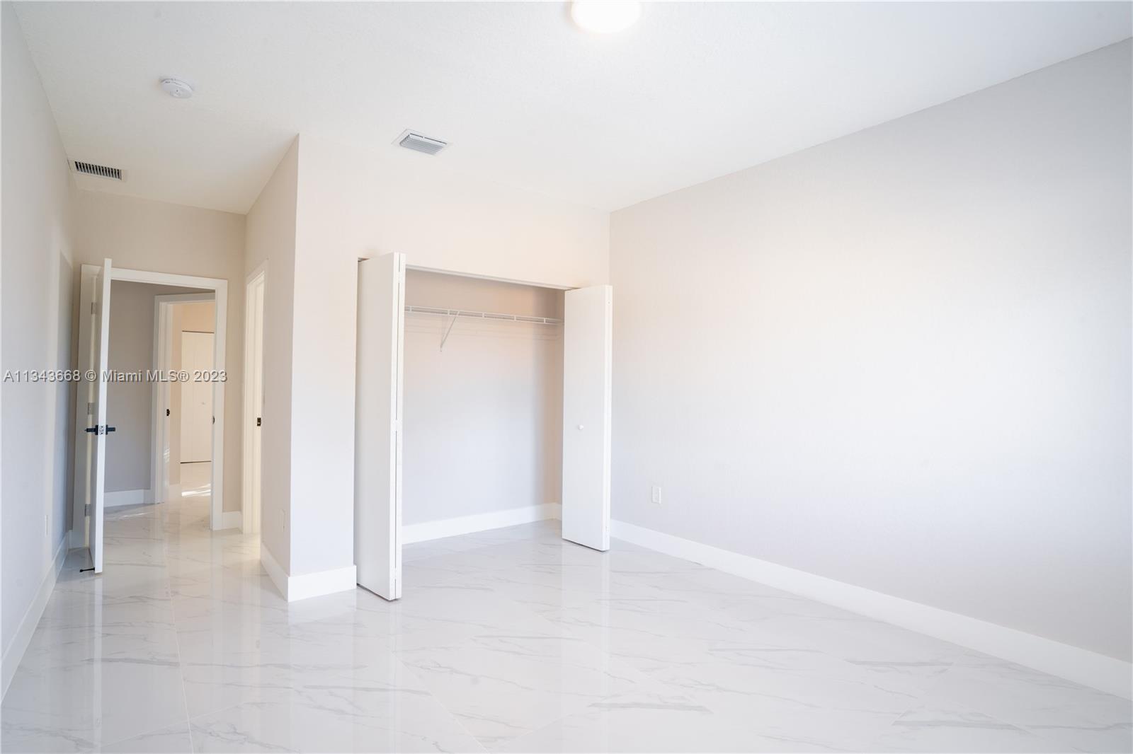 W LITTLE RIVER REV - Residential Lease