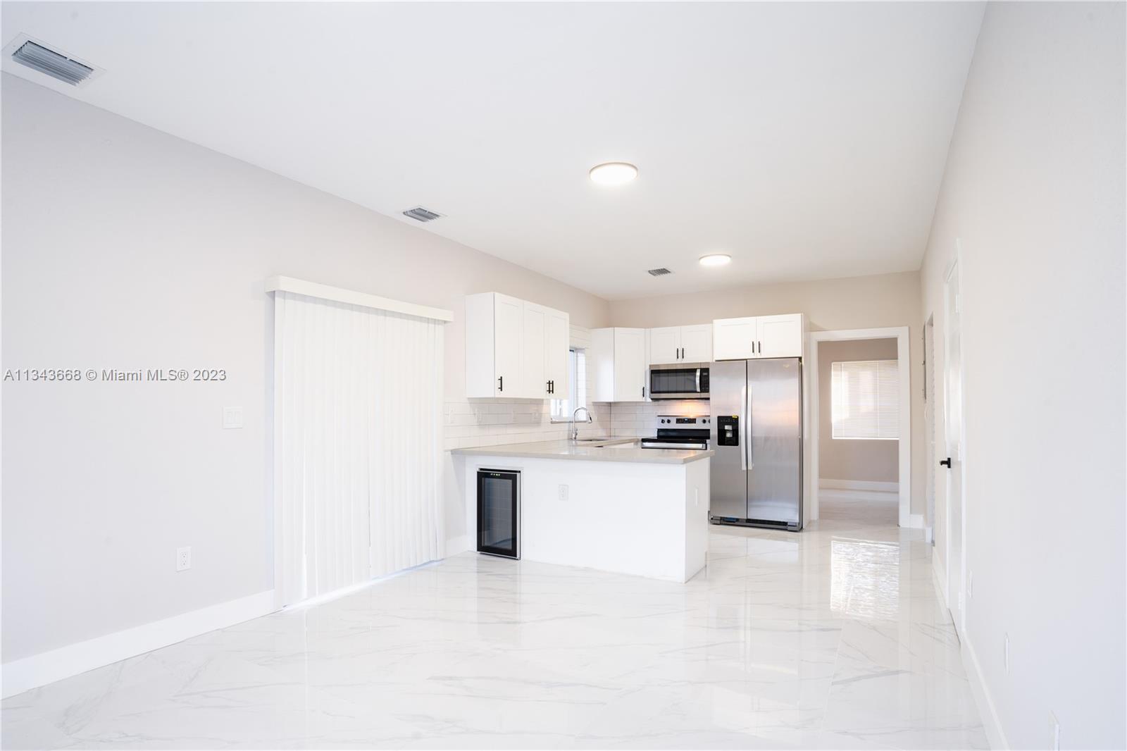 W LITTLE RIVER REV - Residential Lease