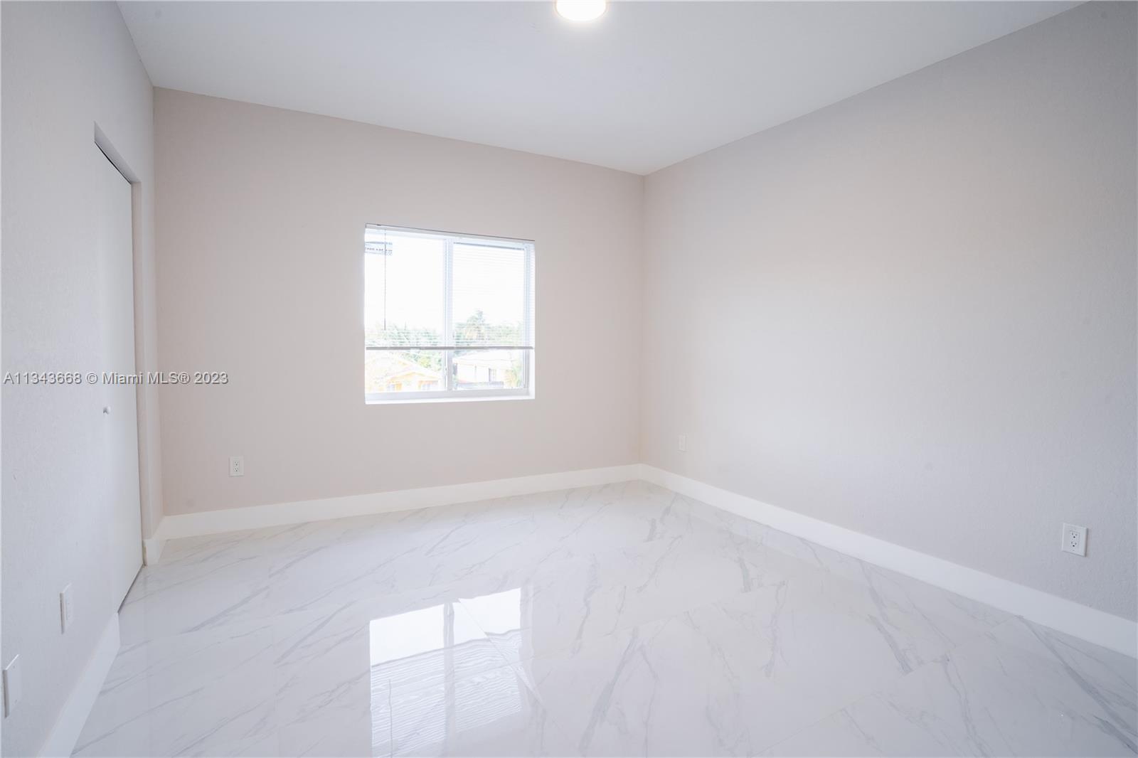 W LITTLE RIVER REV - Residential Lease