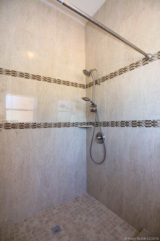 Diamond Head 155-24 B - Residential