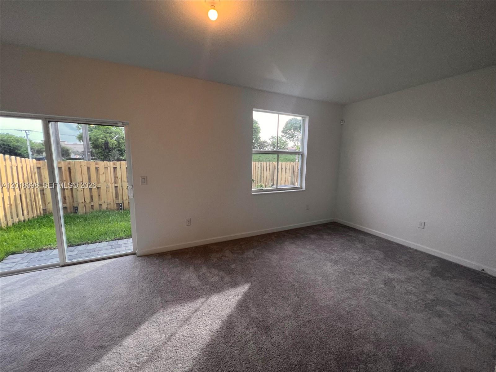 WYNDHAM LAKES PLAZA 163-21 - Residential