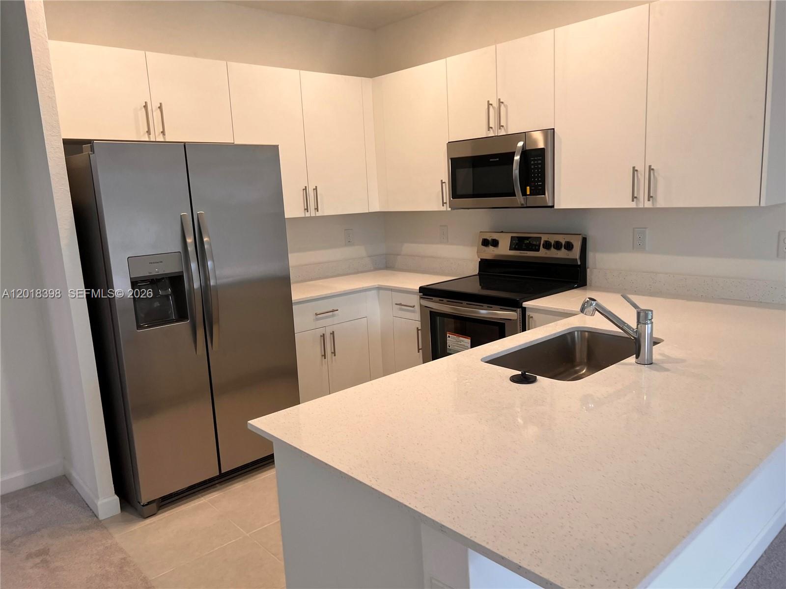 WYNDHAM LAKES PLAZA 163-21 - Residential