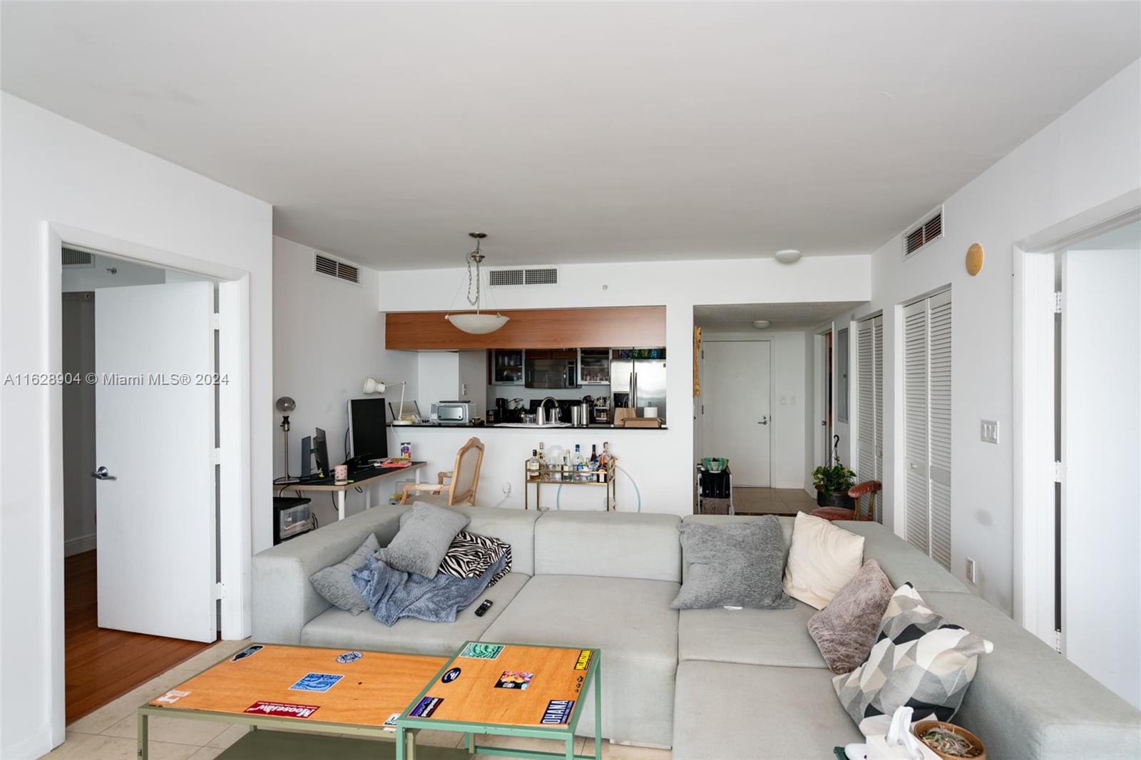 1800 CLUB CONDO - Residential Lease