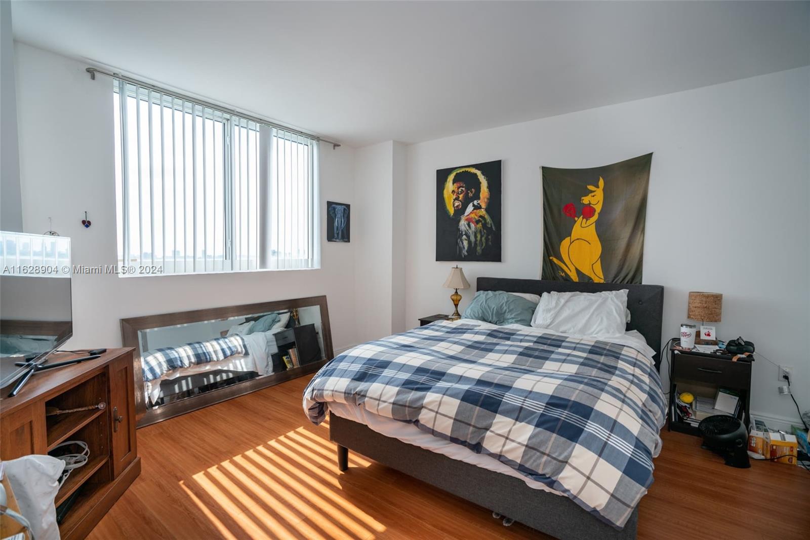 1800 CLUB CONDO - Residential Lease